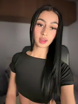 maddy bronw  online show from 03/23/25, 03:32