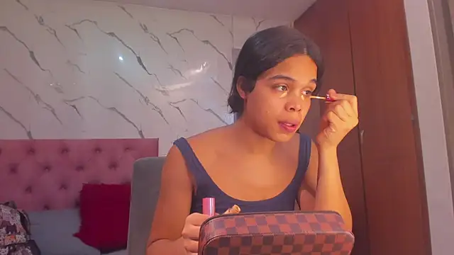 evelyn wine online show from 11/18/25, 08:57