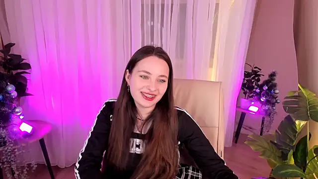 Snapshot of MoonLissa chatting on 12/16/24, 04:49 MoonLissa online show from 12/16/24, 04:49