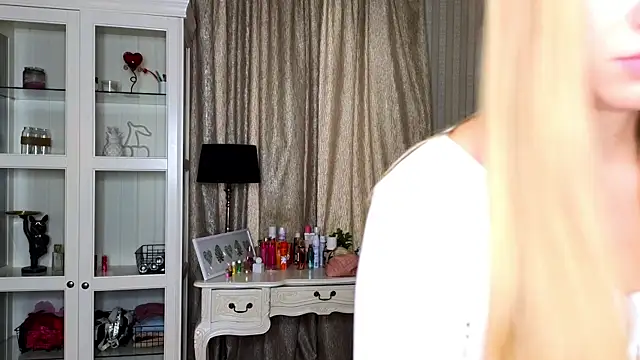 AnneFoxy online show from 10/05/25, 07:28