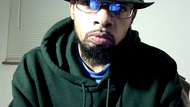 Snapshot of WhiskeyWood_DuhGOD chatting on 02/12/25, 02:35 WhiskeyWood DuhGOD online show from 02/12/25, 02:35