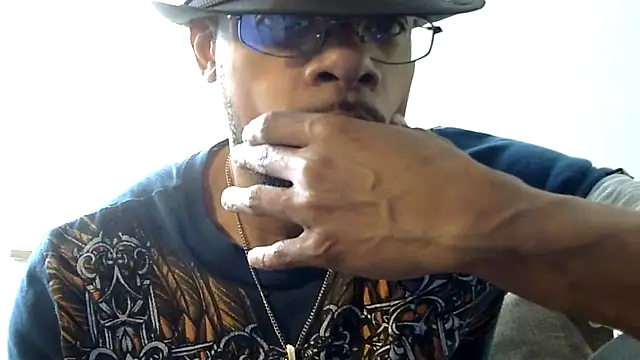 Snapshot of WhiskeyWood_DuhGOD chatting on 02/17/25, 05:43 WhiskeyWood DuhGOD online show from 02/17/25, 05:43