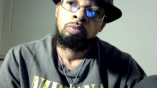 Snapshot of WhiskeyWood_DuhGOD chatting on 02/25/25, 02:25 WhiskeyWood DuhGOD online show from 02/25/25, 02:25