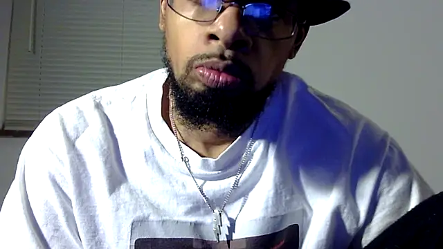 Snapshot of WhiskeyWood_DuhGOD chatting on 03/04/25, 02:17 WhiskeyWood DuhGOD online show from 03/04/25, 02:17