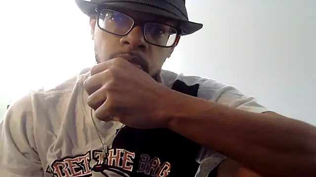 Snapshot of WhiskeyWood_DuhGOD chatting on 09/10/25, 04:40 WhiskeyWood DuhGOD online show from 09/10/25, 04:40