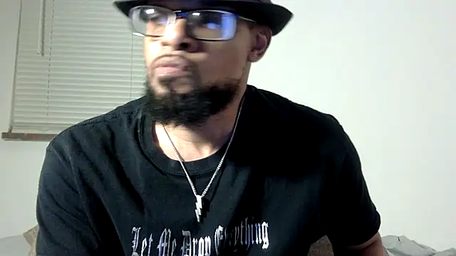 Snapshot of WhiskeyWood_DuhGOD chatting on 09/21/25, 01:40 WhiskeyWood DuhGOD online show from 09/21/25, 01:40