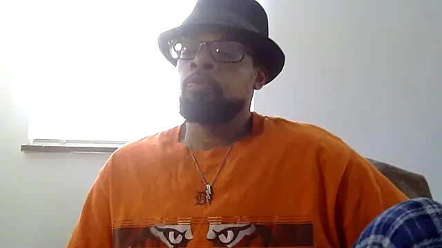 Snapshot of WhiskeyWood_DuhGOD chatting on 11/06/25, 05:14 WhiskeyWood DuhGOD online show from 11/06/25, 05:14