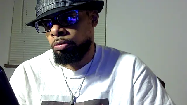 Snapshot of WhiskeyWood_DuhGOD chatting on 11/09/25, 02:32 WhiskeyWood DuhGOD online show from 11/09/25, 02:32