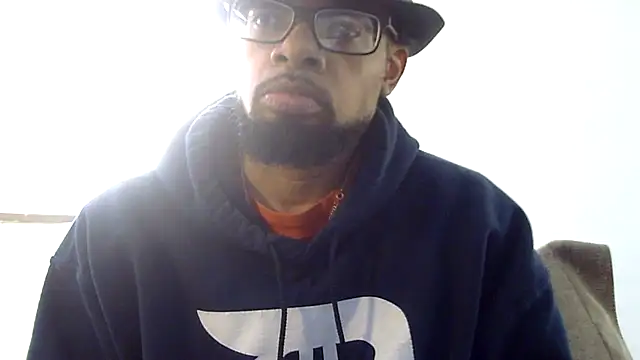 Snapshot of WhiskeyWood_DuhGOD chatting on 11/17/25, 05:52 WhiskeyWood DuhGOD online show from 11/17/25, 05:52