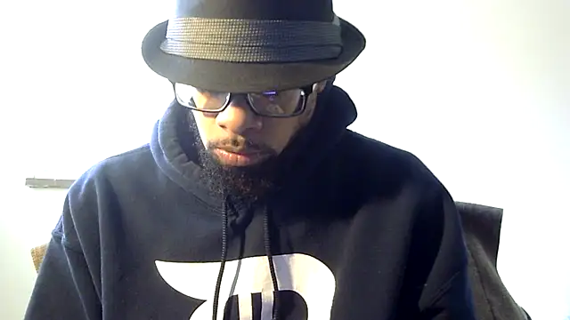 Snapshot of WhiskeyWood_DuhGOD chatting on 11/18/25, 06:01 WhiskeyWood DuhGOD online show from 11/18/25, 06:01