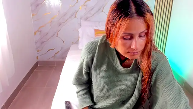 Snapshot of coralcarter1 chatting on 10/31/25, 03:57 coralcarter1 online show from 10/31/25, 03:57