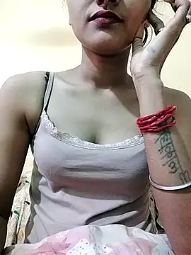 Snapshot of MISSQUEEN48 chatting on 02/06/26, 05:01 MISSQUEEN48 online show from 02/06/26, 05:01