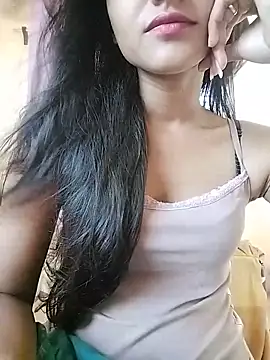 Snapshot of MISSQUEEN48 chatting on 05/16/26, 06:43 MISSQUEEN48 online show from 05/16/26, 06:43
