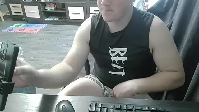 Snapshot of gamblingbum chatting on 04/04/26, 11:08 gamblingbum online show from 04/04/26, 11:08