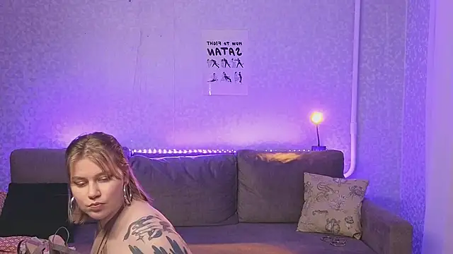 Kira Citro online show from 01/11/25, 12:01