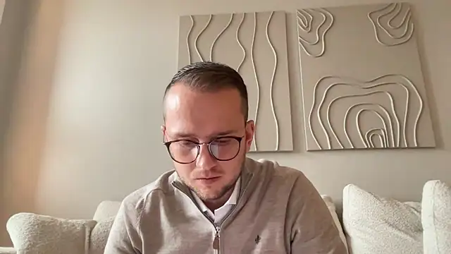 Snapshot of thehornyguy97 chatting on 11/10/25, 11:53 thehornyguy97 online show from 11/10/25, 11:53