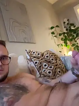 Snapshot of thehornyguy97 chatting on 12/16/25, 01:27 thehornyguy97 online show from 12/16/25, 01:27