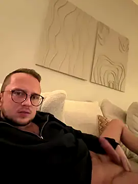 Snapshot of thehornyguy97 chatting on 01/06/26, 05:27 thehornyguy97 online show from 01/06/26, 05:27