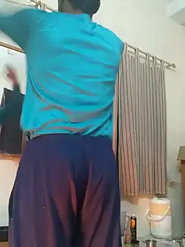 Snapshot of Wild-Honey chatting on 12/17/24, 12:34 Wild-Honey online show from 12/17/24, 12:34