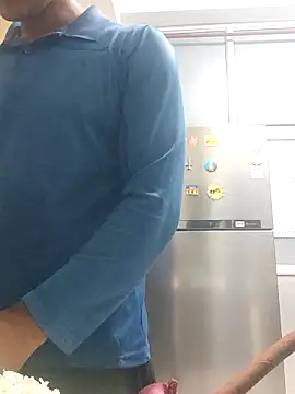 Snapshot of Wild-Honey chatting on 09/14/25, 12:43 Wild-Honey online show from 09/14/25, 12:43