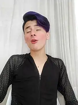 Snapshot of Alann_sr chatting on 02/18/25, 08:03 Alann sr online show from 02/18/25, 08:03