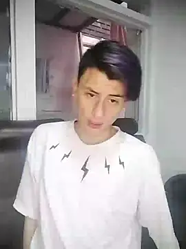 Snapshot of Alann_sr chatting on 03/15/25, 04:10 Alann sr online show from 03/15/25, 04:10