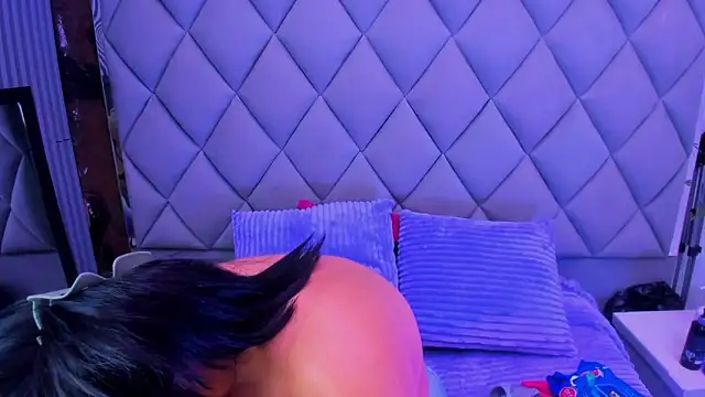 venusowen  online show from 10/18/25, 01:23