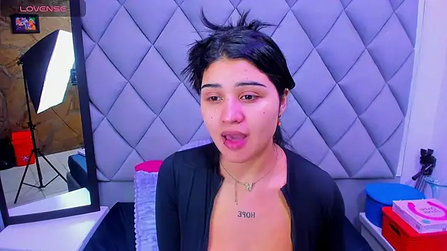 venusowen  online show from 11/14/25, 02:16