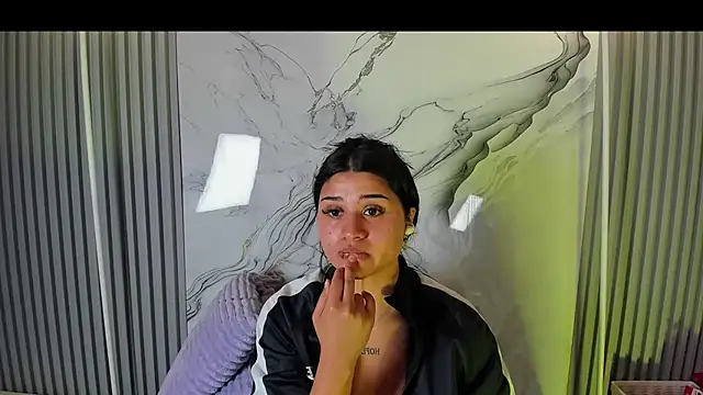 Snapshot of venusowen_ chatting on 05/27/26, 02:14 venusowen online show from 05/27/26, 02:14