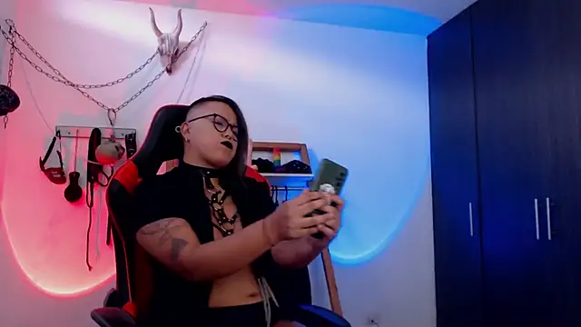 LilithSharon online show from 10/15/25, 05:13