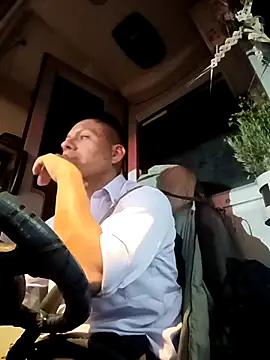 alexchir4 online show from 10/22/25, 01:17