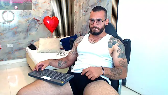 Snapshot of hanz_col chatting on 02/12/25, 08:18 hanz col online show from 02/12/25, 08:18