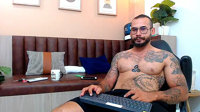 Snapshot of hanz_col chatting on 03/19/25, 09:28 hanz col online show from 03/19/25, 09:28