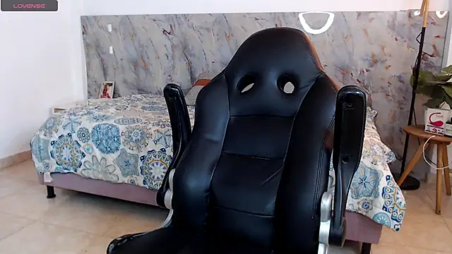 hanz col online show from 12/04/25, 03:49