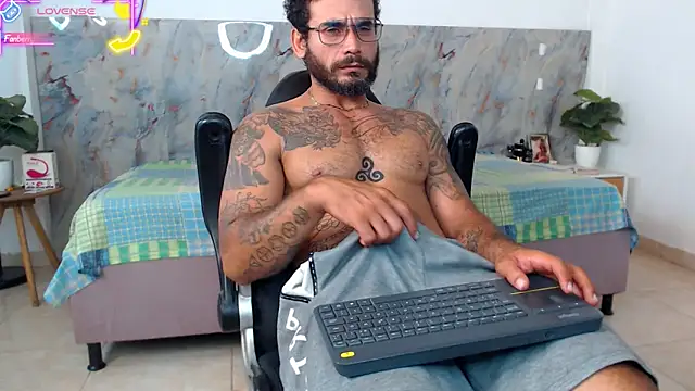 Snapshot of hanz_col chatting on 05/23/26, 11:09 hanz col online show from 05/23/26, 11:09