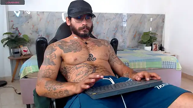 Snapshot of hanz_col chatting on 06/07/26, 02:21 hanz col online show from 06/07/26, 02:21