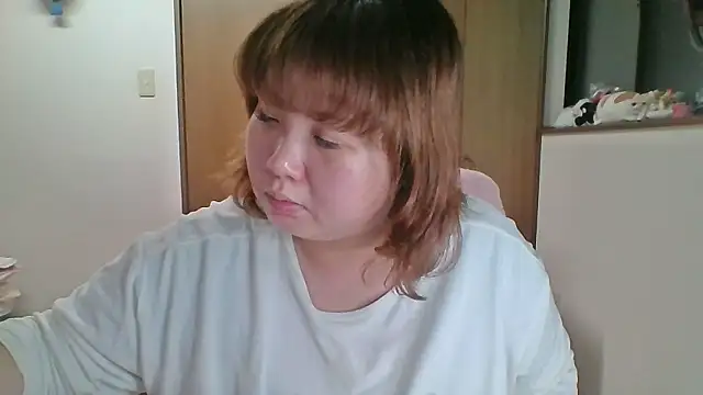 Snapshot of SAKU-RA-chan chatting on 02/06/26, 12:30 SAKU-RA-chan online show from 02/06/26, 12:30