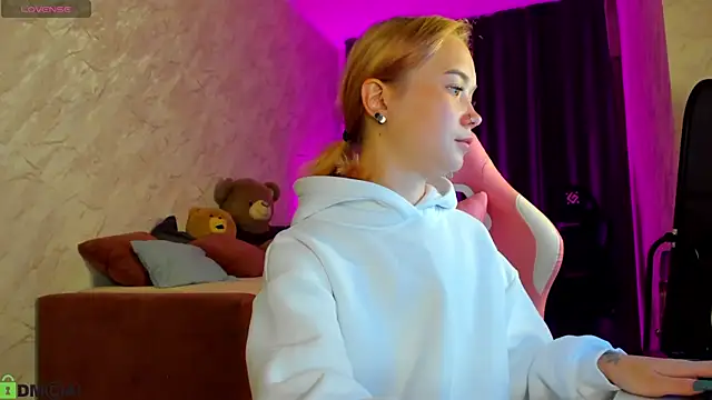 Kira yoon online show from 09/25/25, 11:52