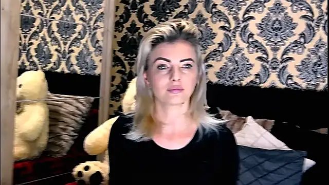 Snapshot of Aly_girl1 chatting on 12/03/24, 10:39 Aly girl1 online show from 12/03/24, 10:39