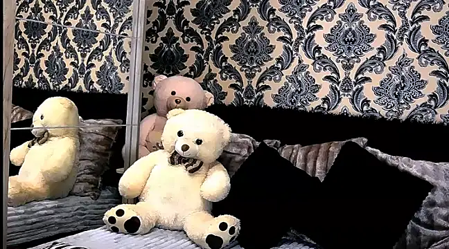 Snapshot of Aly_girl1 chatting on 01/10/25, 10:06 Aly girl1 online show from 01/10/25, 10:06