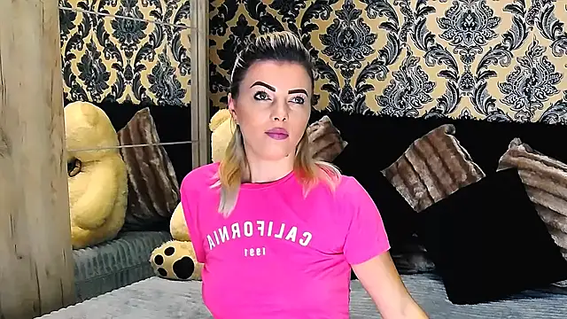 Snapshot of Aly_girl1 chatting on 01/25/25, 09:47 Aly girl1 online show from 01/25/25, 09:47