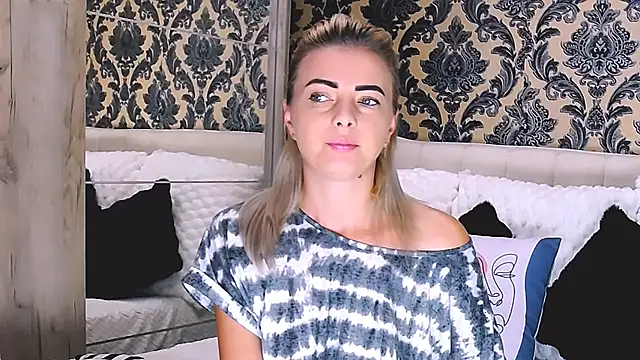 Snapshot of Aly_girl1 chatting on 09/18/25, 07:21 Aly girl1 online show from 09/18/25, 07:21