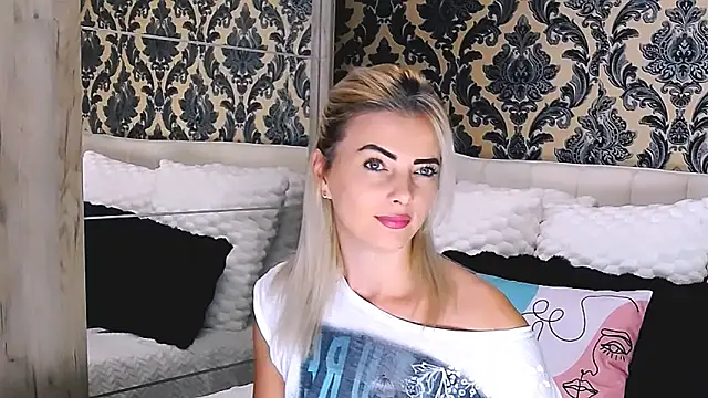 Snapshot of Aly_girl1 chatting on 09/26/25, 08:29 Aly girl1 online show from 09/26/25, 08:29