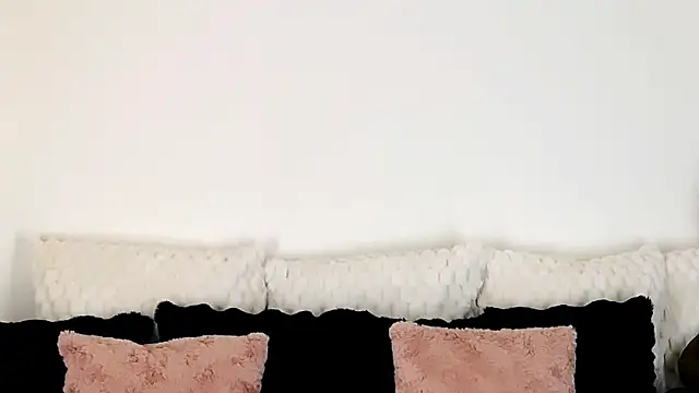 Snapshot of Aly_girl1 chatting on 01/16/26, 01:15 Aly girl1 online show from 01/16/26, 01:15