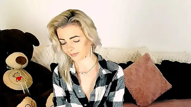 Snapshot of Aly_girl1 chatting on 01/18/26, 01:37 Aly girl1 online show from 01/18/26, 01:37