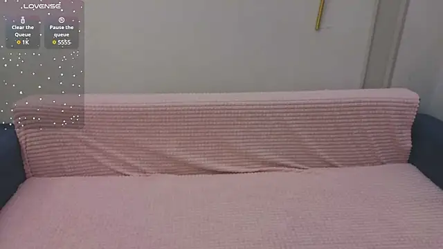 Snapshot of emili_blanc chatting on 02/14/25, 02:39 emili blanc online show from 02/14/25, 02:39