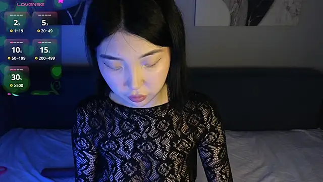 Snapshot of emili_blanc chatting on 09/19/25, 02:35 emili blanc online show from 09/19/25, 02:35