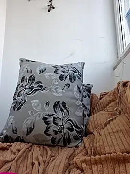 Snapshot of FoxRineHelen chatting on 03/10/25, 01:21 FoxRineHelen online show from 03/10/25, 01:21