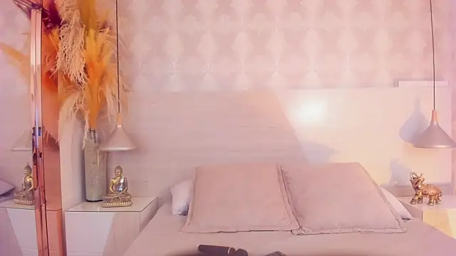 Snapshot of IvannaAnggel chatting on 11/15/25, 02:13 IvannaAnggel online show from 11/15/25, 02:13