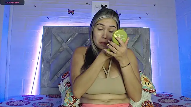 Snapshot of tami_vega chatting on 06/05/26, 12:11 tami vega online show from 06/05/26, 12:11